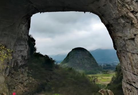 地災(zāi)評(píng)估專家組赴張家界開(kāi)展地質(zhì)災(zāi)害安全性評(píng)估工作